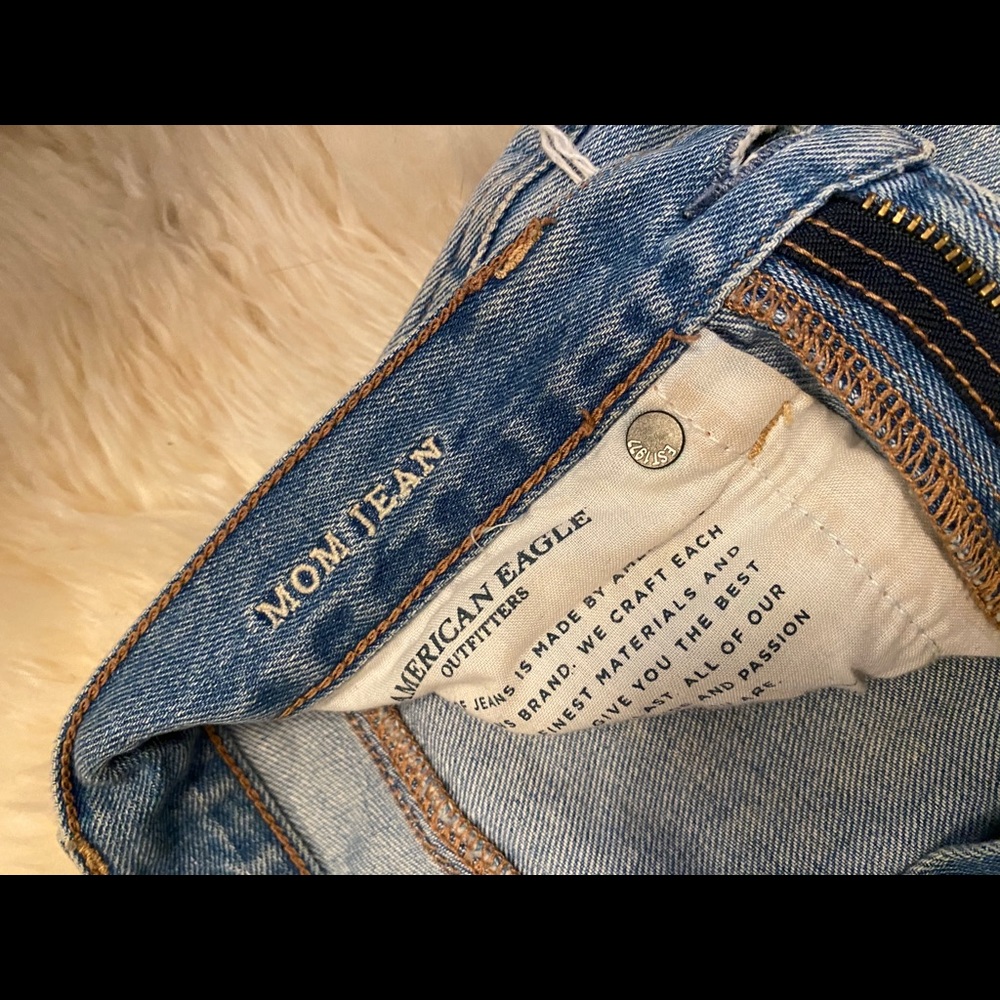 American Eagle Outfitters Light Blue High Rise Distressed Jeans - Picture 4 of 5